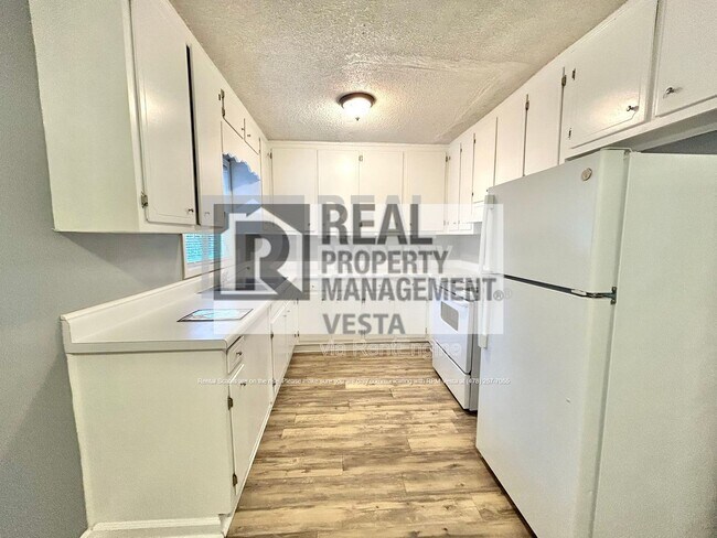 Building Photo - 2403 Groveland Cir N