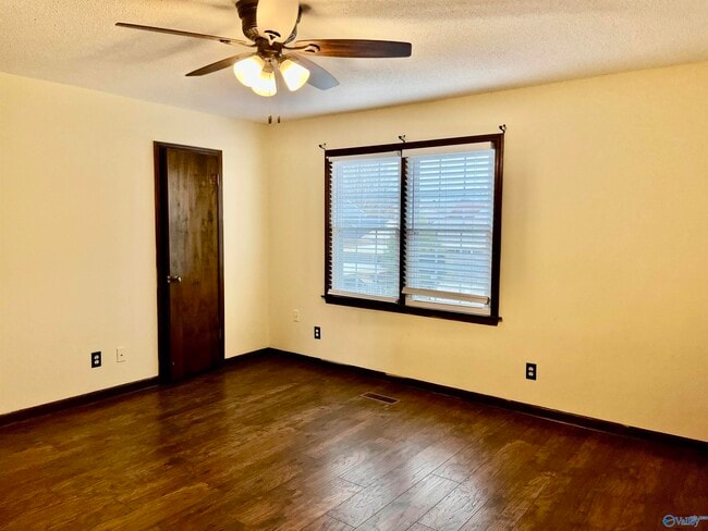 Building Photo - 2221 Westmead Dr SW