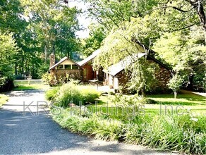 Building Photo - 371 Lake Forest Dr