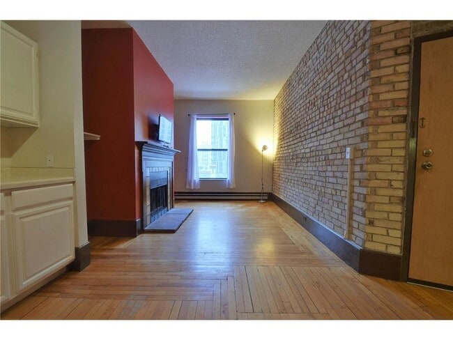 Building Photo - 605 S 9th St