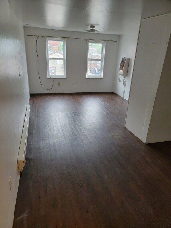 119 W Blaine St Unit 1CStudio, McAdoo, PA 18237 Room for Rent in