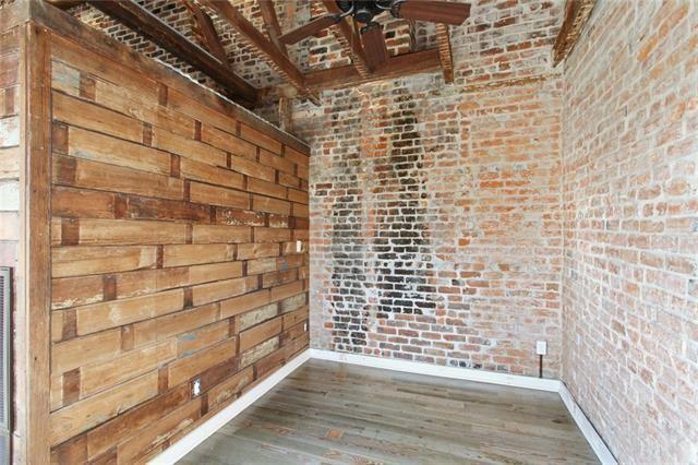 Building Photo - 606 Burgundy St