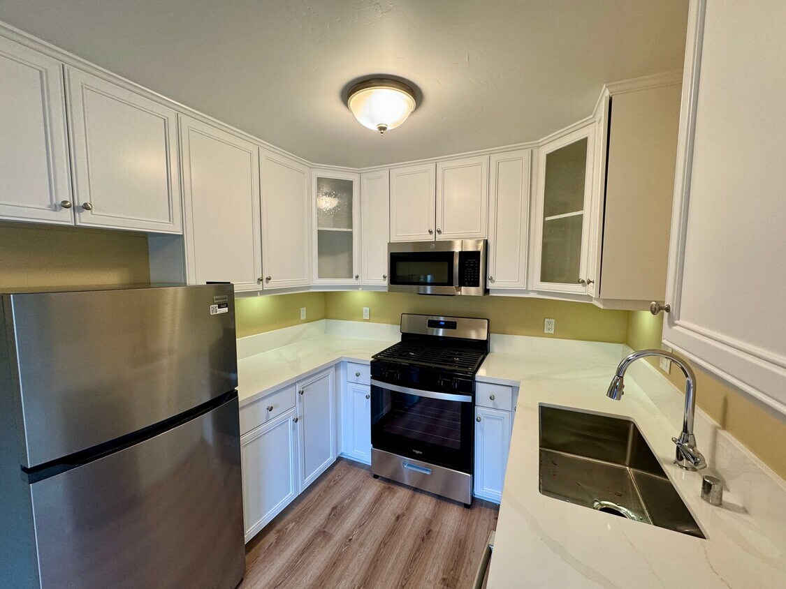 Primary Photo - Great 2B/1BA Condo in Oceanside!