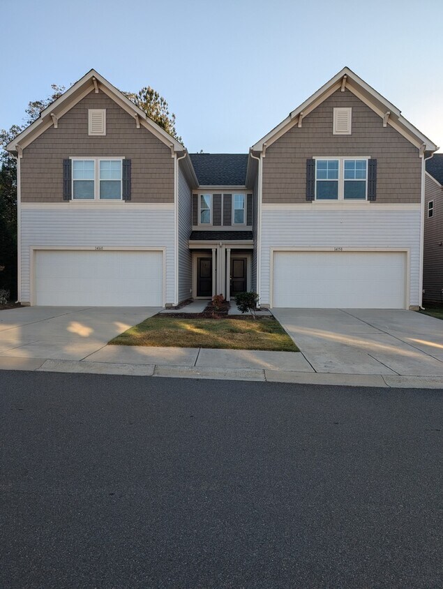 Foto principal - 3BD/2.5 Bath Townhome in Midland Wyntree C...