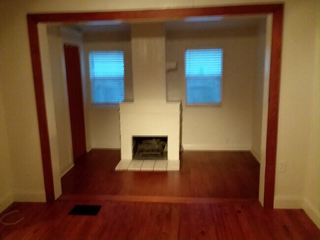 Building Photo - 2909 Villa Dr