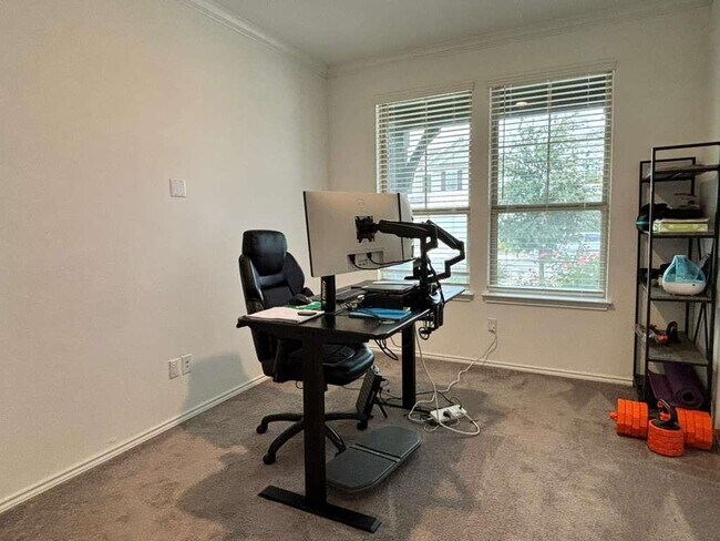 Foto del edificio - 1512 Hope Rnch Rd