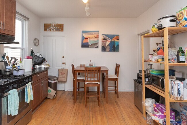 Foto del edificio - 2616 N Marshfield Ave