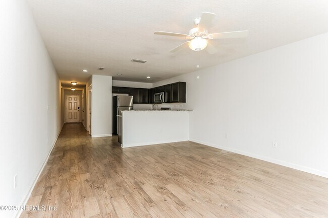 Building Photo - 557 Eiseman Wy