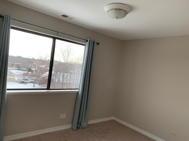 Den - 14949 Lake View Dr