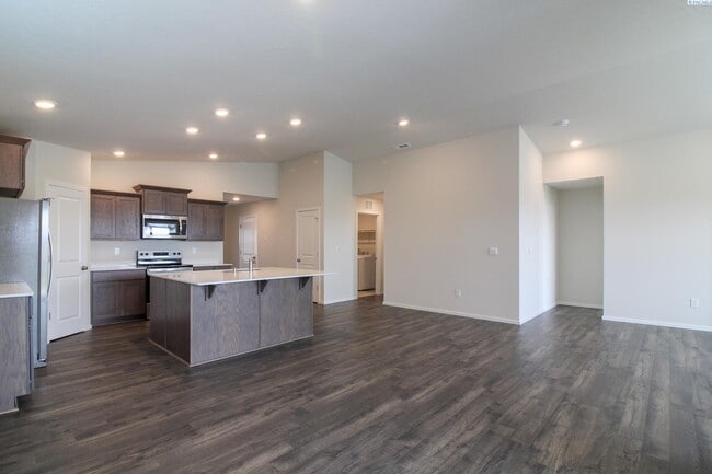 Building Photo - 4 Bed/2 Bath Home in West Pasco