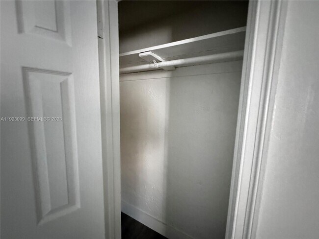 Building Photo - 4017 SW 24th St