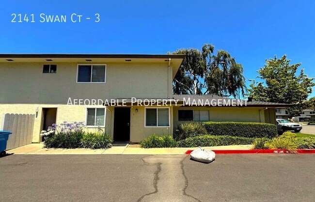 Building Photo - 2141 Swan Ct