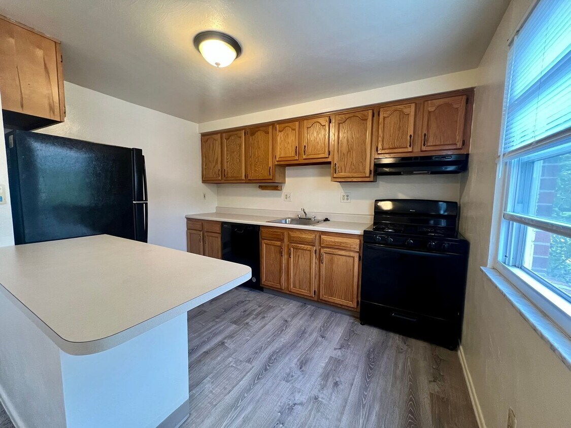 Magnificent 3 Bedroom Townhome with Garage... - Magnificent 3 Bedroom Townhome with Garage...