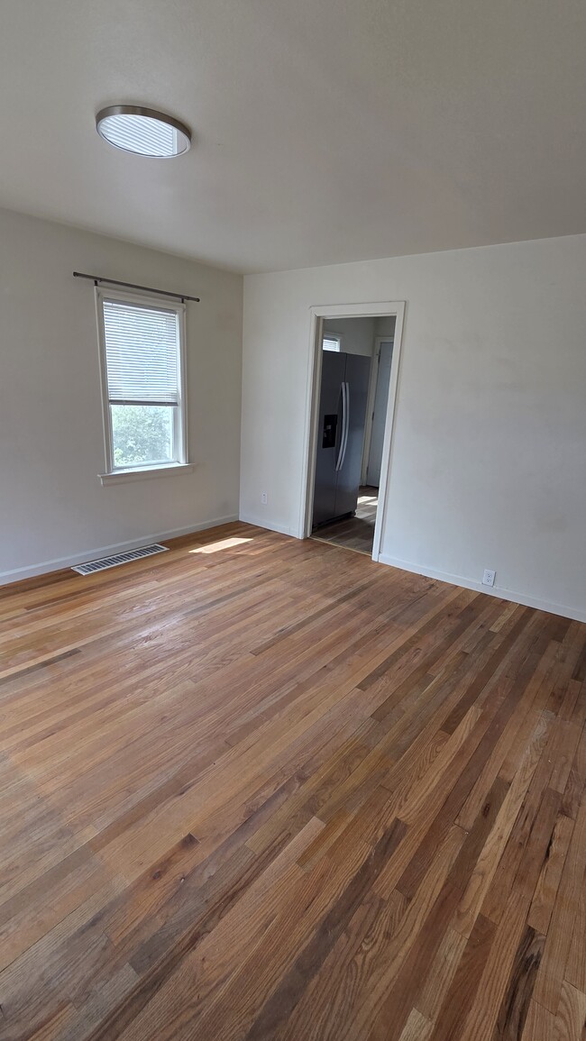 Building Photo - 2714 Snyder Ave