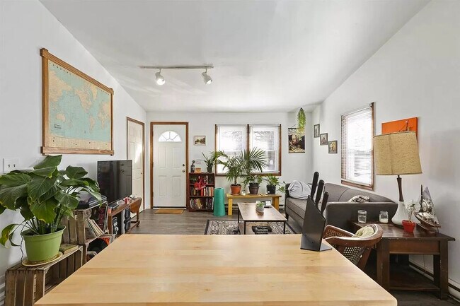 Foto del edificio - 219 N Prospect Rd