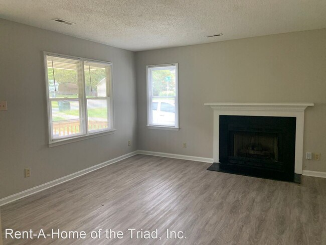 Foto del edificio - 3 br, 2 bath House - 208 E. McCulloch Street