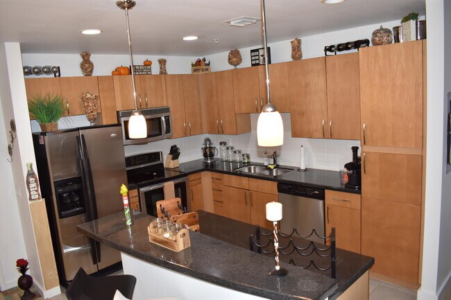 Foto del edificio - 300 S Australian Ave