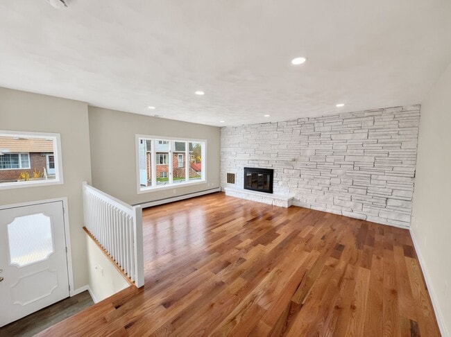 Building Photo - Beautiful Condo In Revere MA!