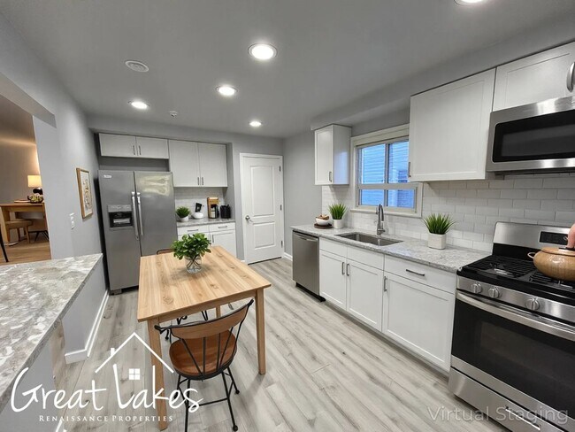 Foto del edificio - Beautiful 2 Bedroom 1 Bathroom now availab...
