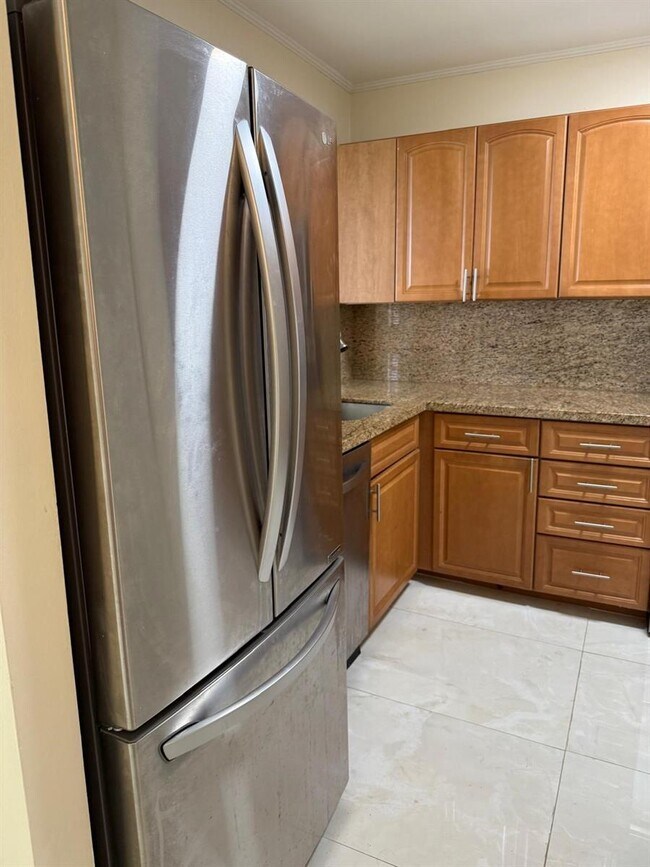 Building Photo - 9420 Poinciana Pl