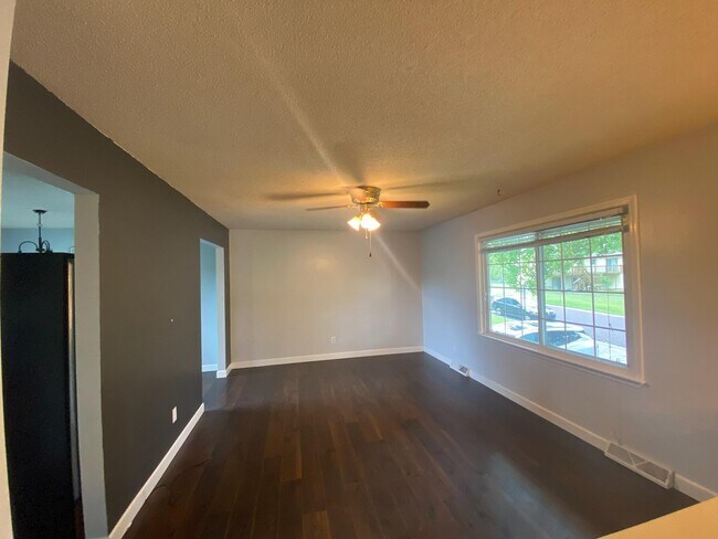 Foto del edificio - 6321 S Gateway Blvd