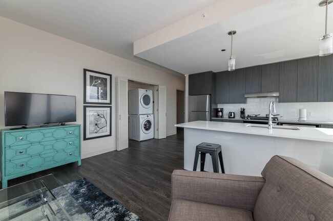 Foto del edificio - 815 W Agatite Ave