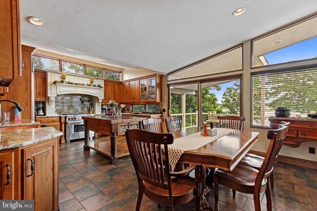 Building Photo - 93 Meade Dr