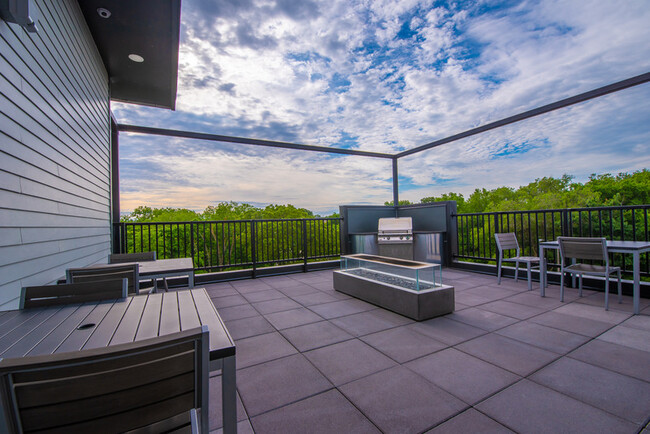 Sky Deck Lounge - CORE Apartments