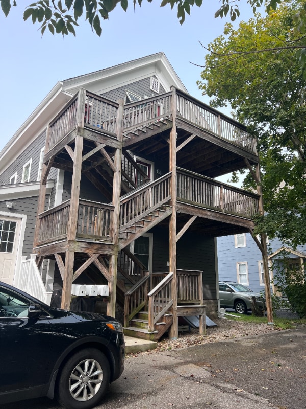 Primary Photo - 129 Rumford Ave