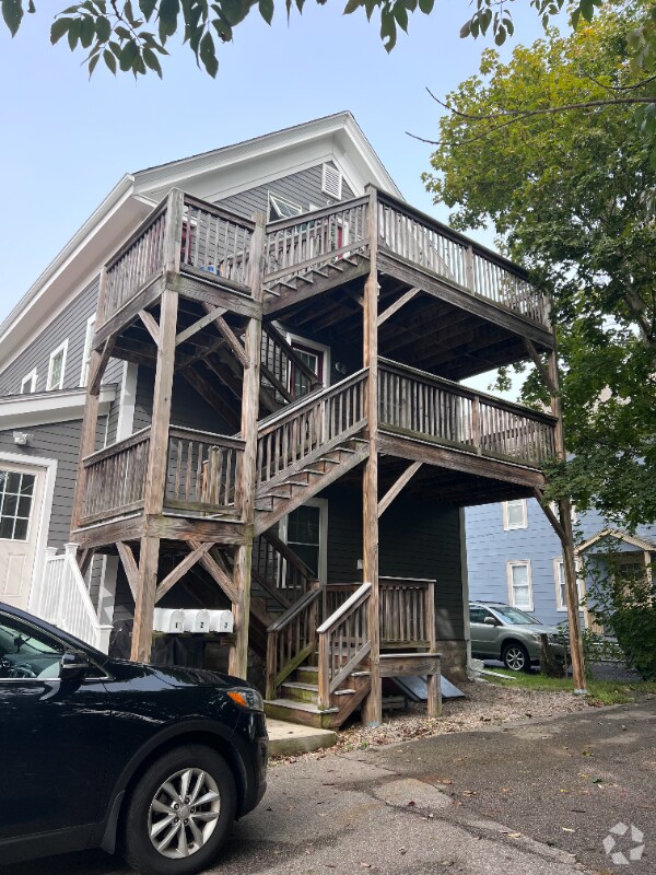 Building Photo - 129 Rumford Ave