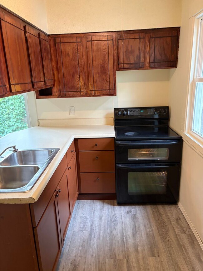 Building Photo - Ward 42 - 7th Ave Duplex