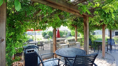 Building Photo - Stonegate