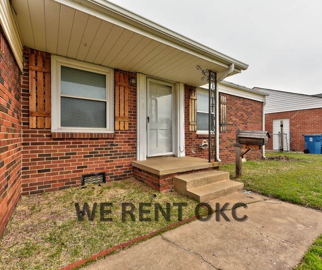 Building Photo - 207 E Marshall Dr