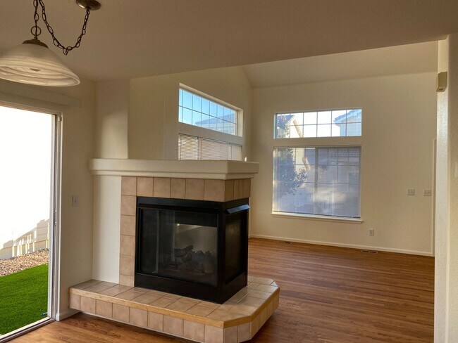 Foto del edificio - Beautiful 3 Bedroom Broomfield Home for Re...