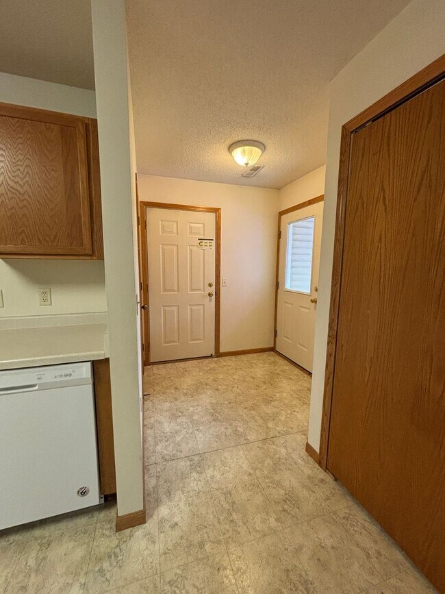 Foto del edificio - Cozy One-Level Living in New Richmond: Charming 2-Bedroom Home