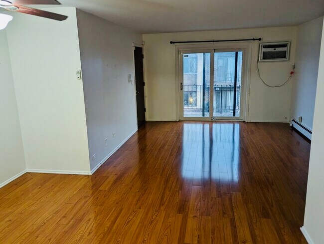 Foto del edificio - 10433 Dearlove Rd