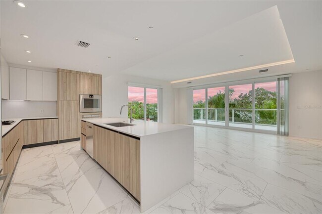 Foto del edificio - 1020 Sunset Point Rd