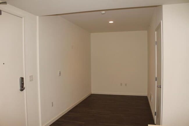 Building Photo - 2 bedroom in San Francisco CA 94112