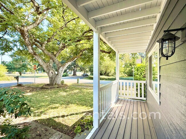 Building Photo - Charming 2BR/1.5BA Home Near Lions Park