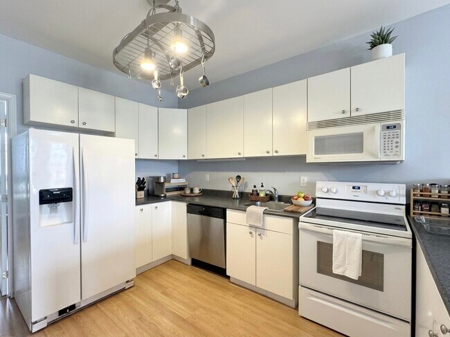 Photo du bâtiment - 581 Carlaw Ave