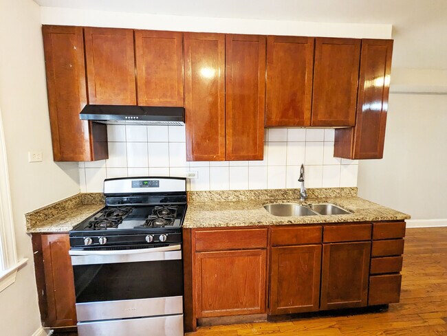 Foto del edificio - 5029 N Harding Ave