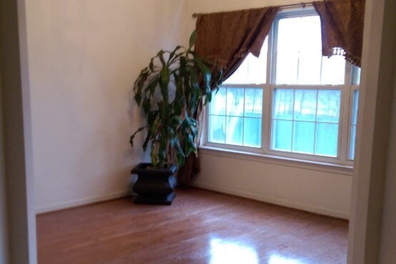 Comedor - 6612 Lake Park Dr