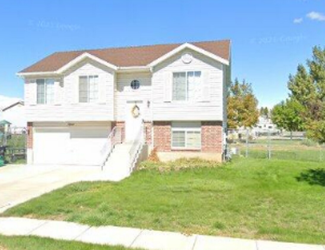 Primary Photo - 3 Bed 2 Bath House for Rent in Syracuse