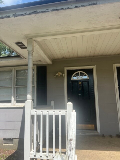 Building Photo - 1353 Cherryvale Dr