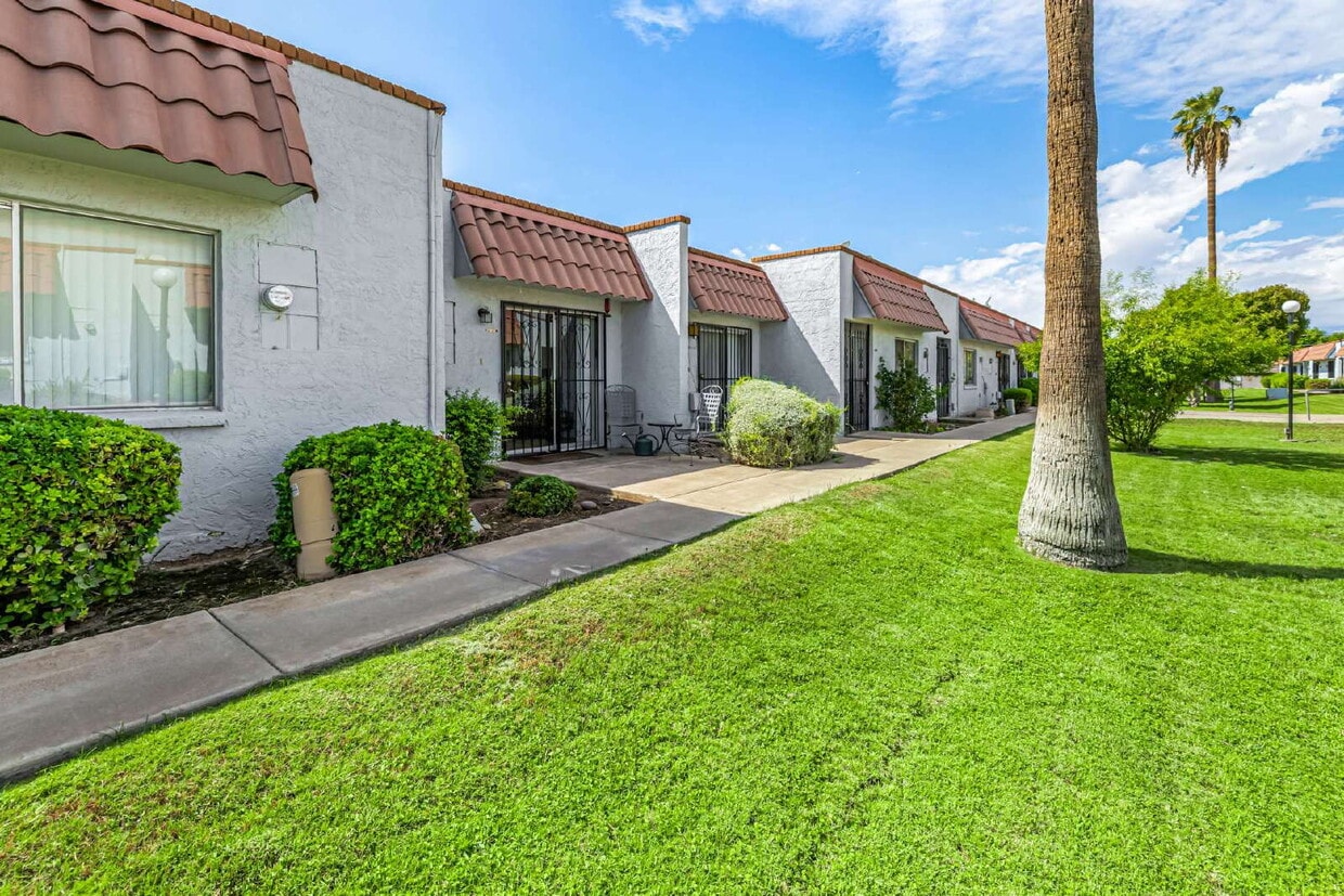 "Charming 1-Bedroom Townhouse in Phoenix –... - "Charming 1-Bedroom Townhouse in Phoenix –...