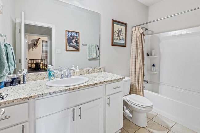 Foto del edificio - 3196 Crest Dr