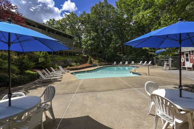 Sparkling Pool - Heritage Gardens