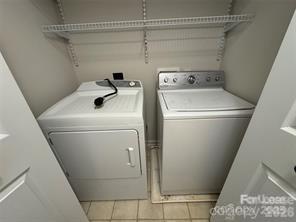 Foto del edificio - 8763 Robinson Forest Dr