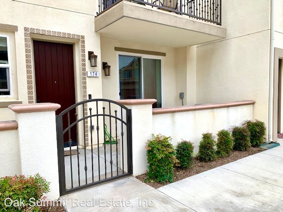Primary Photo - 3 br, 3 bath House - 174 Sawbuck St.