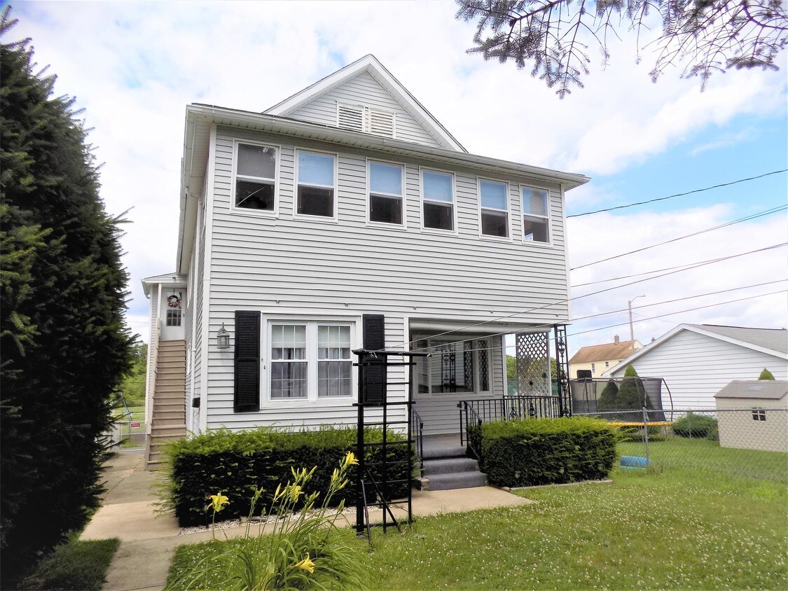 1906 Farr St, Scranton, PA 18504 Townhome Rentals in Scranton PA